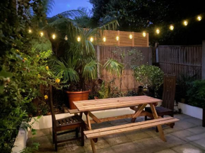 Spacious 2-bed flat with garden, 3 minutes walk from Oval tube station
